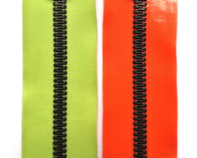 Plastic water resistant zipper