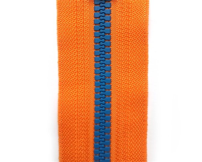 Standard plastic zipper