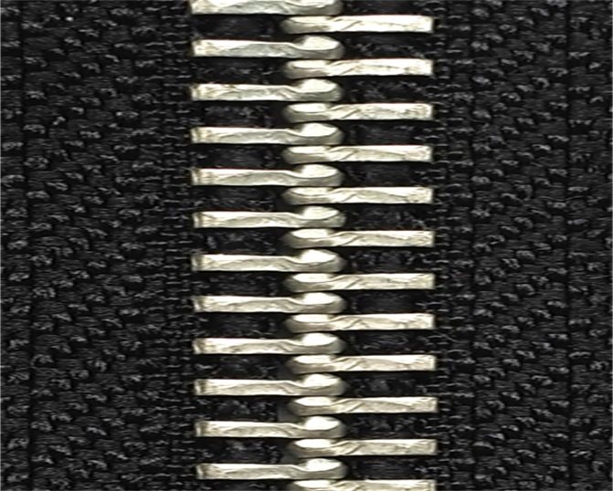 Standard metal zipper