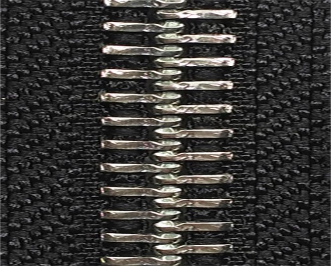 Standard metal zipper