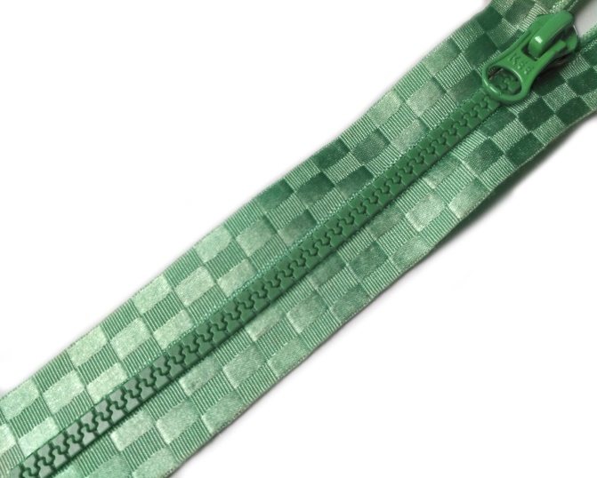 Plastic zipper with grids-designed tape