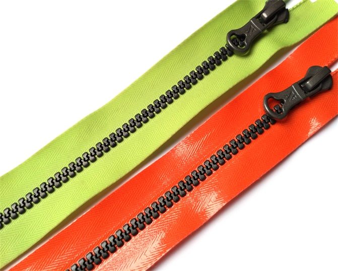 Plastic water resistant zipper