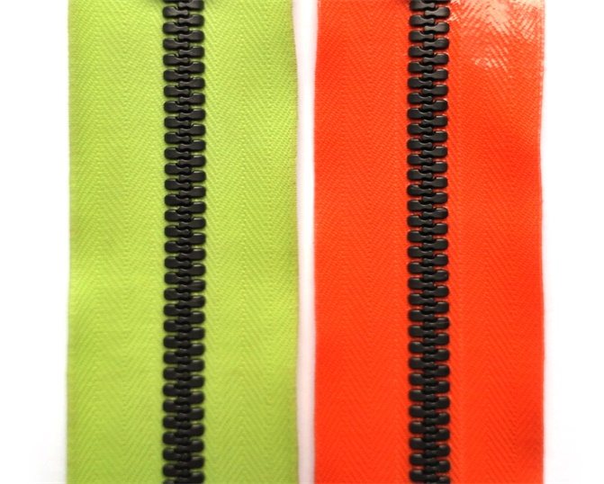 Plastic water resistant zipper