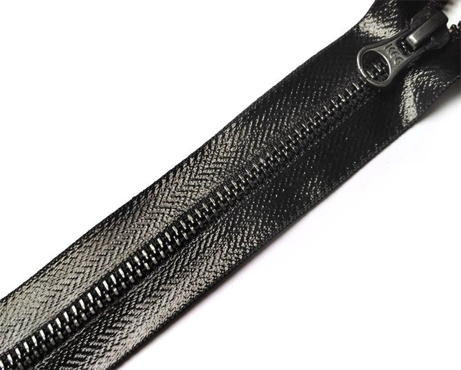 Metal water resistant zipper