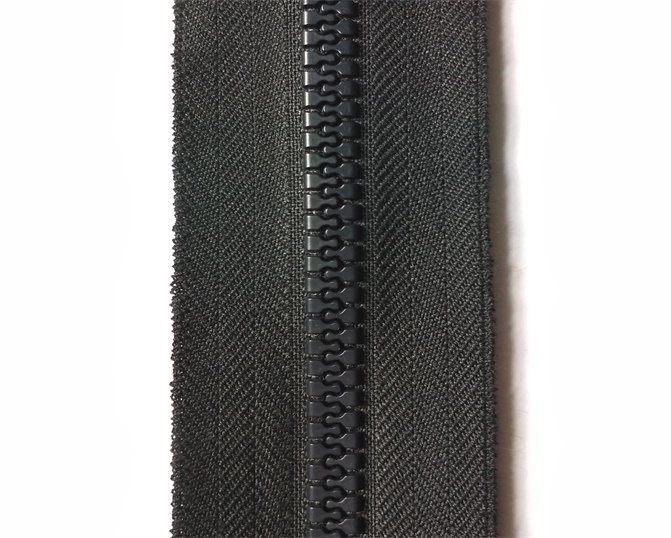 Plastic fireproof zipper